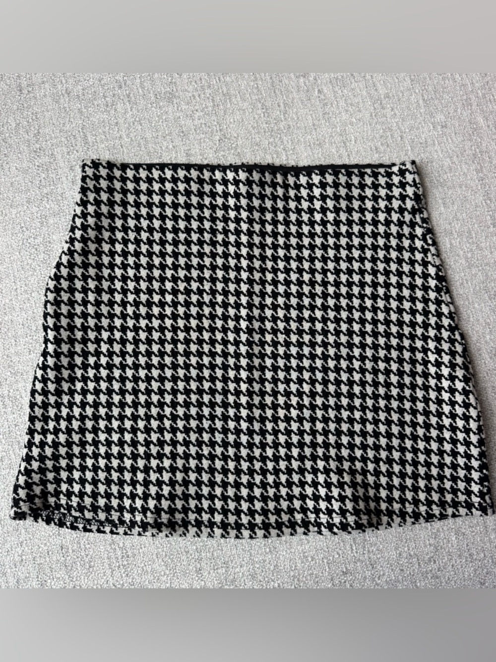 Mango Knit Houndstooth Mini Skirt Size Medium